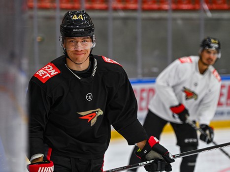 Олег Микульчик на тренировке «Авангарда»