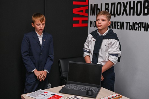 Александр Крылов на G-Drive Арене и в Хоккейной Академии «Авангард»