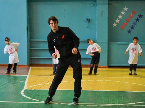 "Физ-ра с Омскими Ястребами" у первоклашек