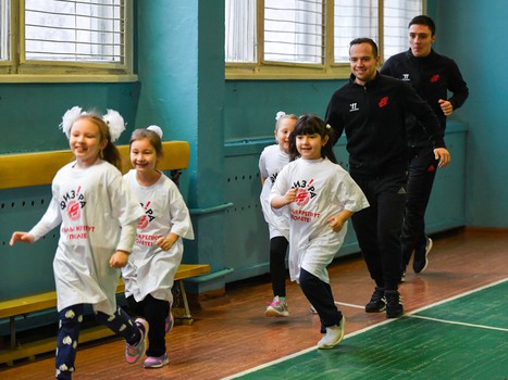 "Физ-ра с Омскими Ястребами" у первоклашек