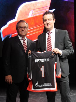 Презентация игроков и тренеров хоккейной команды "Авангард" перед сезоном КХЛ-2014/15