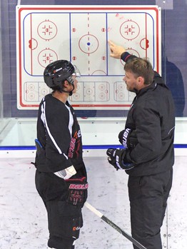 Перед игрой с "Пиратами". Тренировка на льду