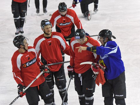 Перед игрой с "Пиратами". Тренировка на льду