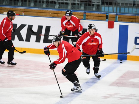 "Авангард" готовится к матчу с "Трактором"