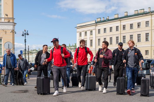 «Авангард» прилетел в Санкт-Петербург
