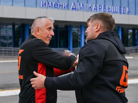 Боб Хартли прилетел в Омск