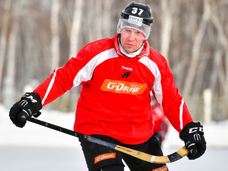 Тренировка "Авангарда" на стадионе "Юность" под открытым небом