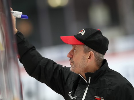 «Авангард» возобновил тренировки. Первое занятие по катанию