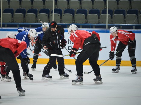 "Авангард" готовится к матчам в Хабаровске