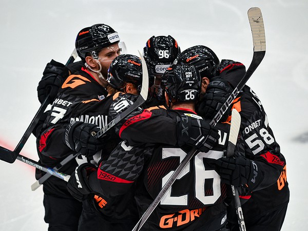 ИГРА УРОВНЯ ПЛЕЙ-ОФФ | Победная раздевалка «Авангарда» после матча с ЦСКА