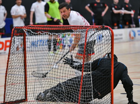 Товарищеский матч по флорболу. «Охранники Крылова» - «Мощные СМИ» 10:2