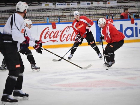 Тренировка "Авангарда" во Владивостоке перед матчем с "Адмиралом"