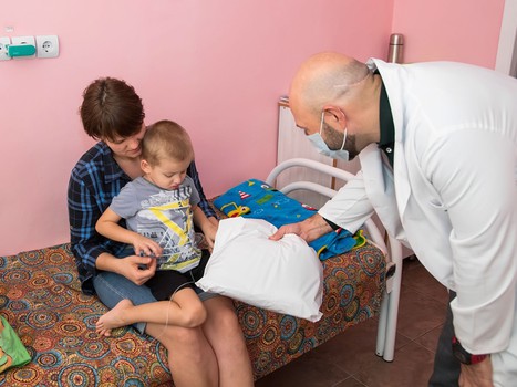 Максим Сушинский в гостях у детей из ОДКБ