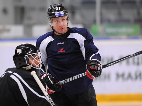 Первая тренировка Хенрика Карлссона в "Авангарде"