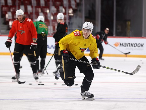 Раскатка «Авангарда» перед матчем в Челябинске