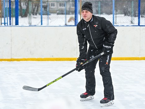 Уроки хоккея проходят в 10 школах Омска