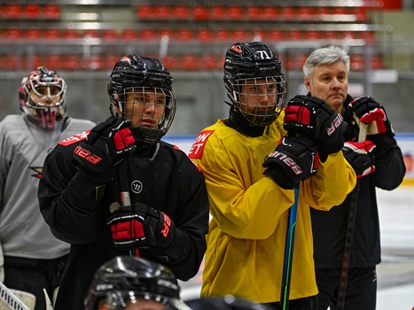 Глеб Трикозов и Михаил Гуляев тренируются с «Авангардом»