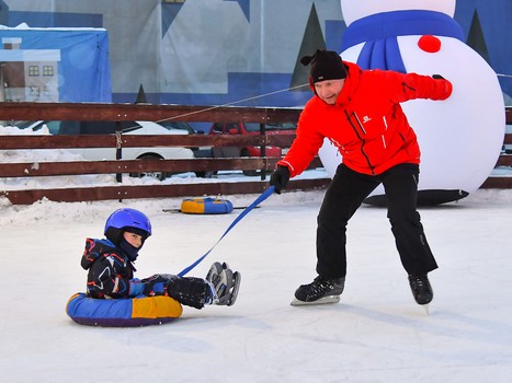 Выходные с «Авангардом» на городском катке на Бударина