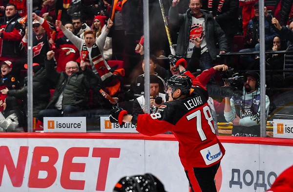 Павел Леука забросил первую шайбу за «Авангард»