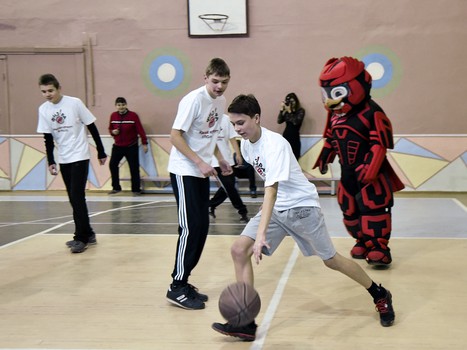 "Физ-ра с "Омскими Ястребами" в школе № 108