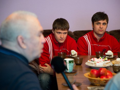 "Омские Ястребы" в гостях у ветеранов омского хоккея