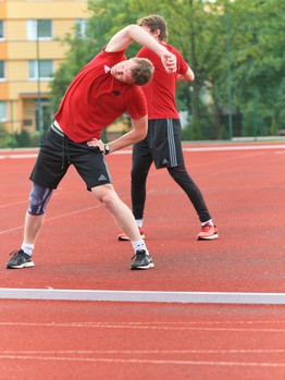 Перед игрой с "Пиратами". Тренировка на "земле"