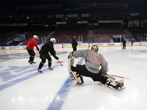 Тренировка «Авангарда» перед шестым матчем серии с «Металлургом»