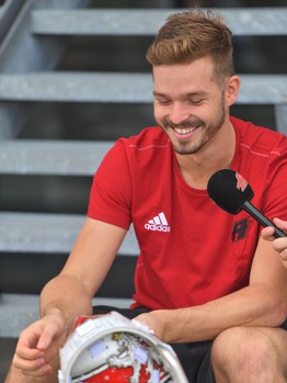 Доминик Фурх представил новый дизайн своего шлема