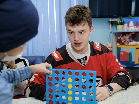 Новогодние подарки для юных болельщиков