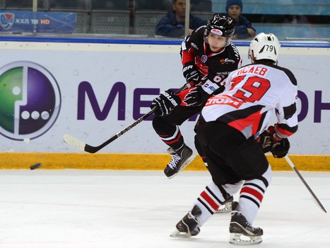 1/4 финала плей-офф МХЛ. Матч №4. "Омские Ястребы" - "Белые Медведи" 1:2