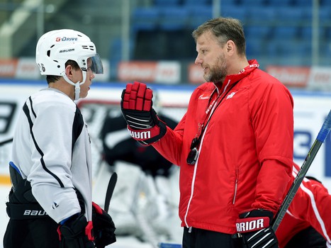 Тренировка "Авангарда" перед выездом в Астану