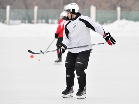 Тренировка "Авангарда" на открытом льду