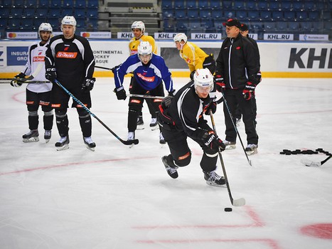 Раскатка "Авангарда" перед выездным матчем со "Слованом"