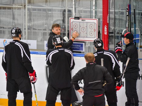 "Авангард" готовится к сибирскому дерби