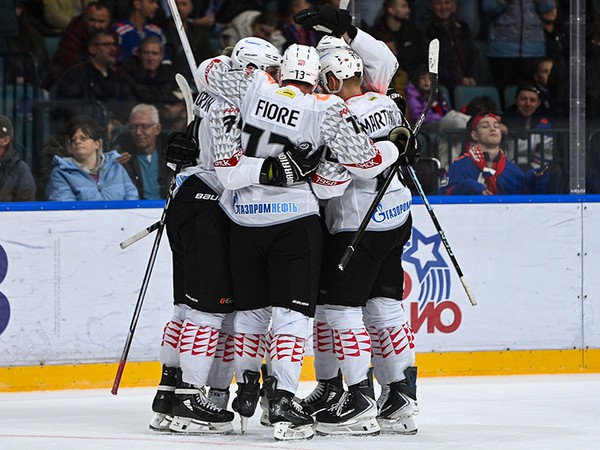 КАЖДЫЙ МАТЧ — ЭТО УРОК | Победная раздевалка «Авангарда» после матча против СКА (ВИДЕО)