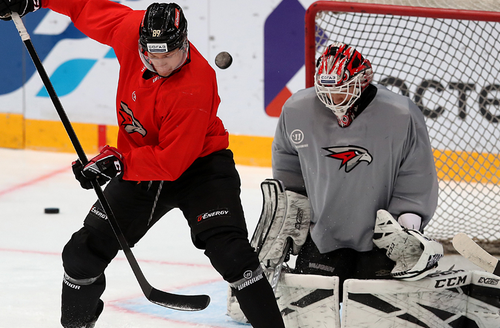 Раскатка перед матчем с Ригой. Пьянов – о переводе на фланг, Потапов – о настрое