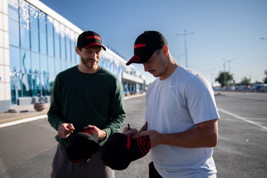 Джозеф Чеккони и Эндрю Потуральски прилетели в Омск
