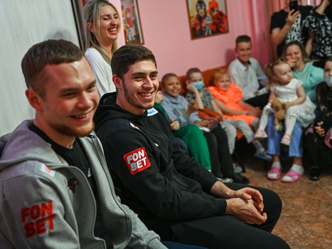 «Авангард» в гостях у детей из ОДКБ