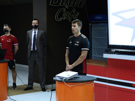 Сезон начинается. Командное собрание «Авангарда»