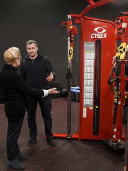 Елена Мизулина в Хоккейной Академии «Авангард»