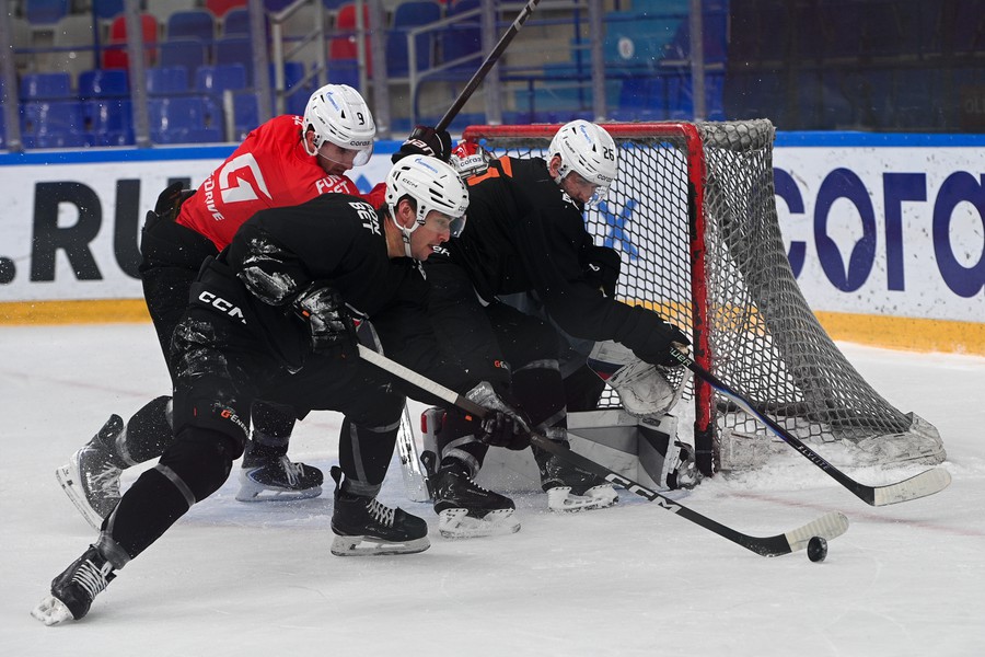 Тренировка «Авангарда» перед матчем в Нижнекамске