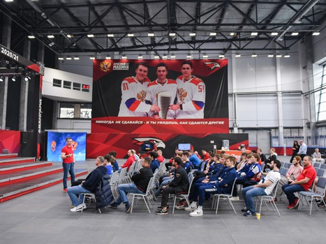 Полуфиналы и матчи за 5-8 места Первенства ЮХЛ в Омске