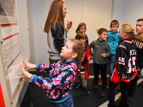 Клуб юного болельщика "Авангарда" на экскурсии в "Арене Омск"