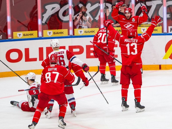 «Спартак» треплет нервы чемпиону, Рашевский – герой Омска, а «Динамо» и «Сибирь» – в шаге от вылета. Что произошло в Кубке Гагарина 28 марта
