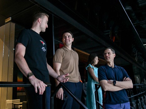 Александр Волков прилетел в Омск