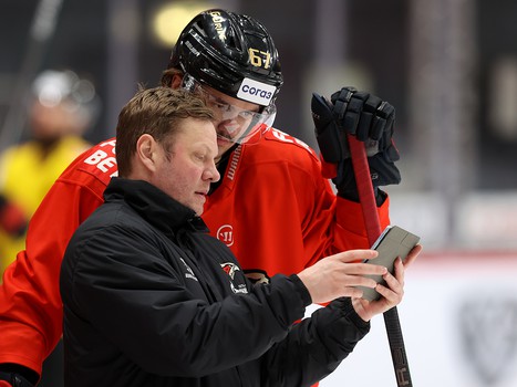 Тренировка «Авангарда» перед матчем с «Нефтехимиком»