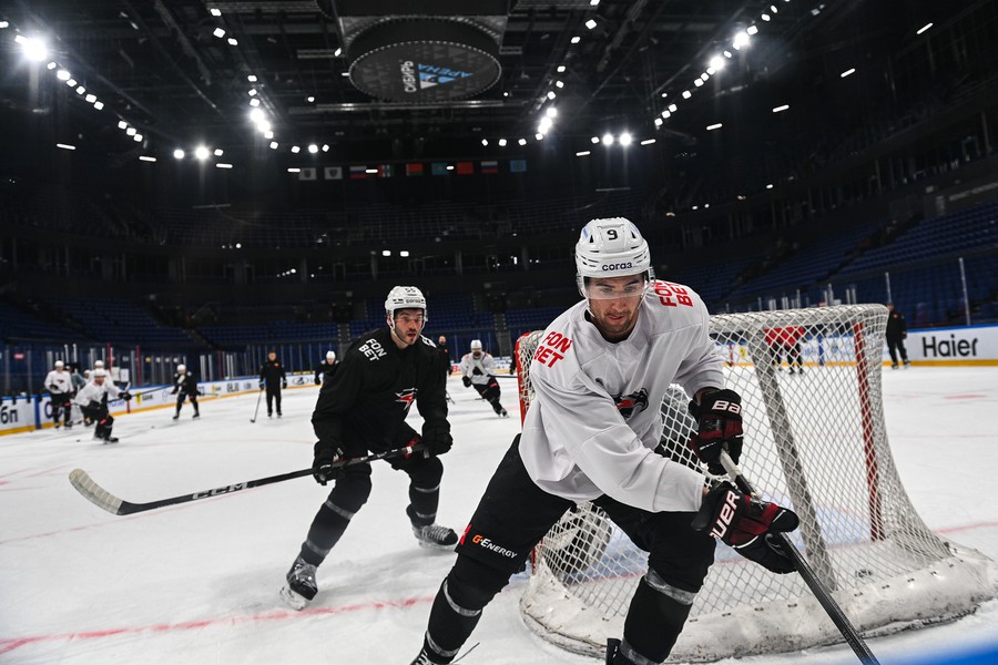 Тренировка «Авангарда» перед матчем в Новосибирске