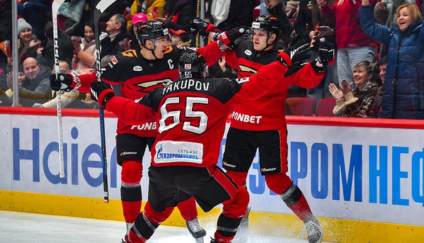 РАЗГРОМИЛИ «БАРСОВ» | Победная раздевалка «Авангарда» после матча с «Ак Барсом» (ВИДЕО)