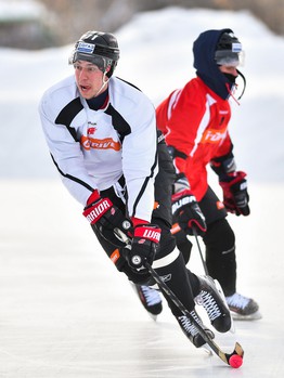 Тренировка "Авангарда" на стадионе "Юность" под открытым небом