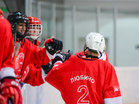 Турнир ХК "Авангард" среди дворовых детских команд в День космонавтики